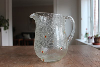 Glas, Glaskande 1,5 L, Charmerende glaskande lavet med bobleeffekt og små røde nister, der næsten li
