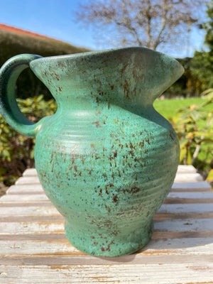 Keramik, Kande, Flot keramik kande med grønlig glasur. Nummer i bunden. Højde ca. 17 cm. Af ældre da