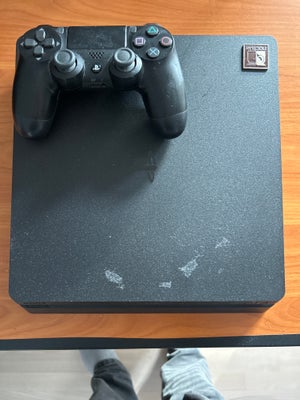 Playstation 4, Slim, God, Sælger min elskede Ps4, da jeg har opgraderet til en PS5.