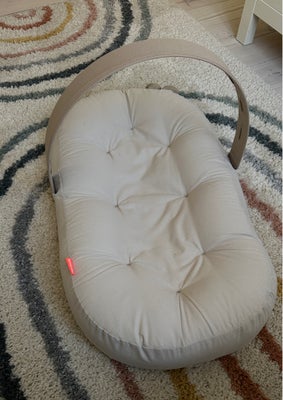 Aktivitetstæppe, Cozy lounger, Done by deer, Selling the baby cot Cozy Baby Lounger with activity ar