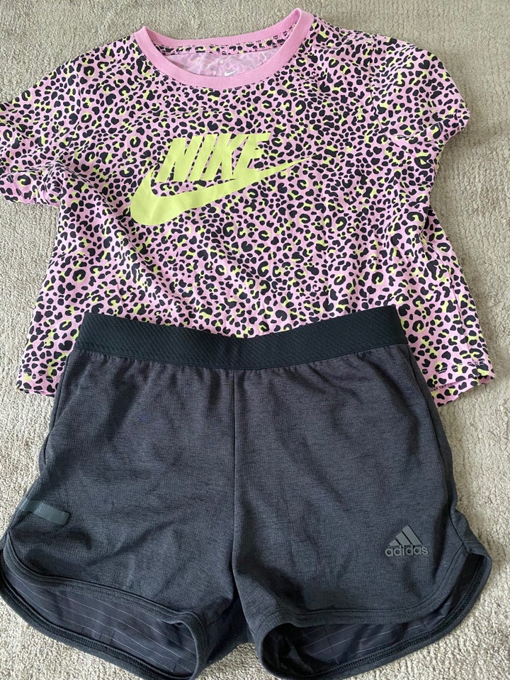 Sportstøj, T-shirt shorts , Nike Adidas Sofie Schnoor