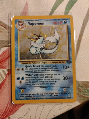 Samlekort, Vaporeon 12/64 holo, Sjældent pokemon kort fra Jungle serien.
Er lidt slidt i hjørnerne.
