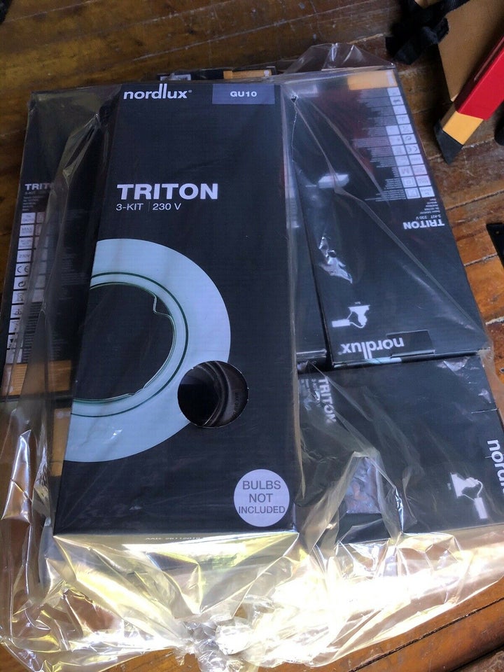 Anden arkitekt, Triton, loftslampe