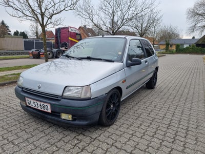 Renault Clio, 1,4 S, Benzin, 1993, km 163000, sølvmetal, nysynet, ABS, airbag, 3-dørs, startspærre, 
