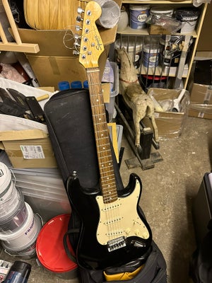 Elguitar, Fender, Elguitar, Fender Squier

Jeg sælger min Squier Strat (inkusiv gigbag, mini-højtale