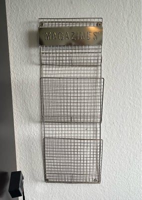 Magasinholder, Retro magasinholder i metal.
Måler 29x81 cm.
Fejler intet.
Sælges til prisen.
Kan sen