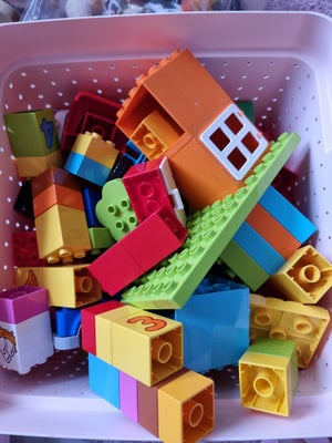 Lego Duplo, En kasse med blandet Lego Duplo.

Afhentes i 4060 Kirke Såby