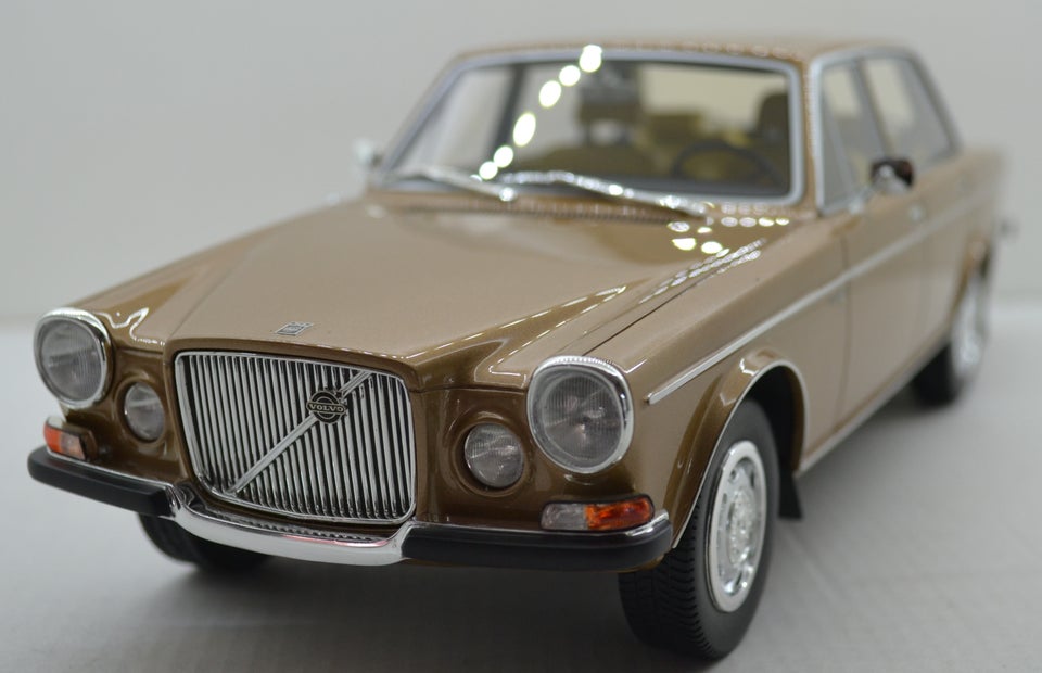 Modelbil, DNA Volvo 164E, skala 1:18