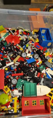 Lego blandet, Ca 30 kilo blandet lego. Blandt andet fabulan , city, starwars og technic. En masse pl
