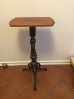 Mahognibord med ben støbejern, 150 år gl., b: 42 d: 23 h: 81