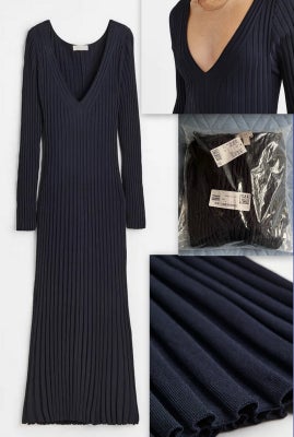 Anden kjole, H&M, str. XL,  Mørkeblå,  Ubrugt, Super lækker strikkjole med V-hals fra H&M i en flot 