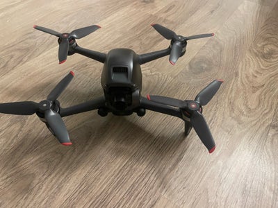 Drone, DJI FPV, Sælger denne næsten nye drone med alt i udstyr 

Alt medfølger. Dronen har kun fløje