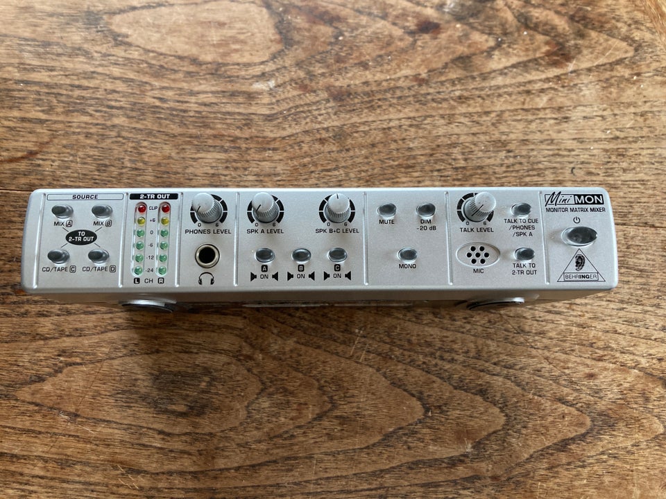 Behringer hot sale minimon 800