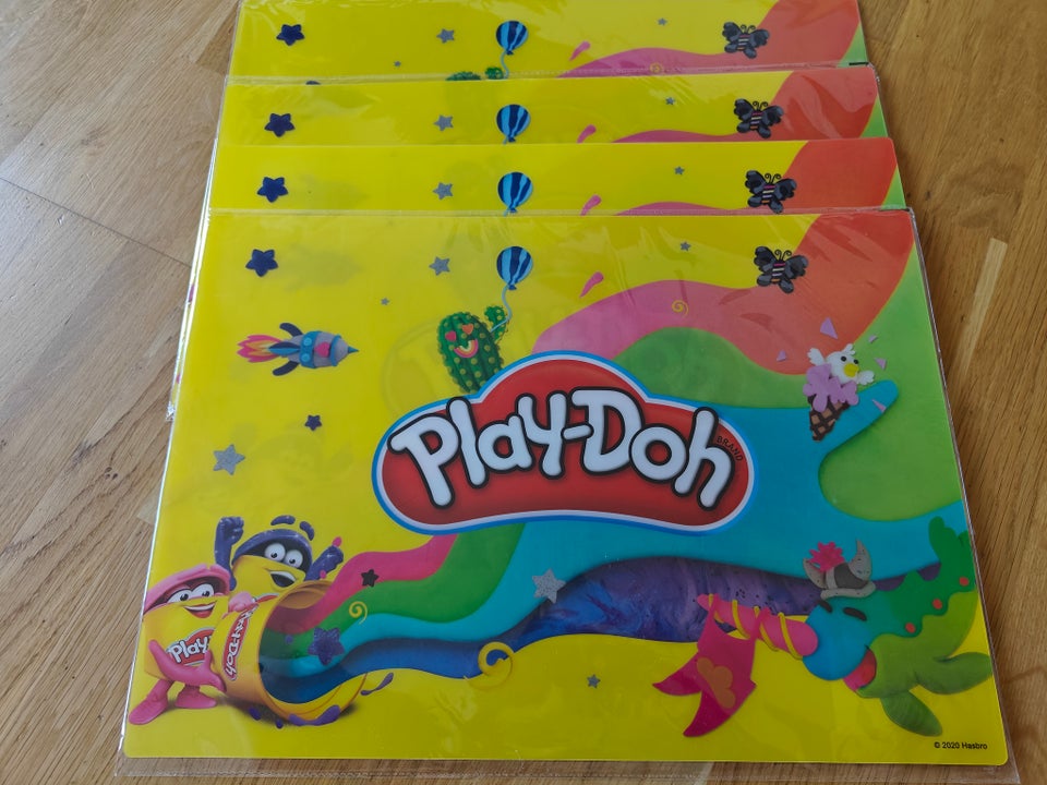 Modellervoks, 4 styks helt nye Play-doh underlag.