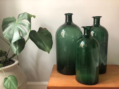 Store Glasflasker, Holmegaard, Mundblæste antikke flasker i grønt glas. Har evt været brugt som Mælk