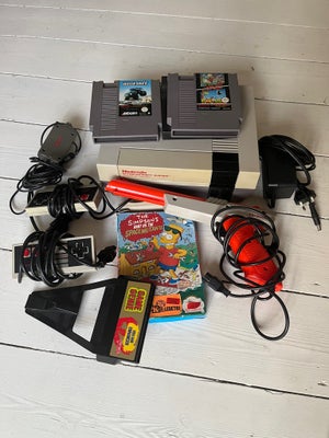 Nintendo NES, Nintendo NES inkl. Mario/Duck Hunt, The Simpsons og Bigfoot, samt pistol, Game Geenie,