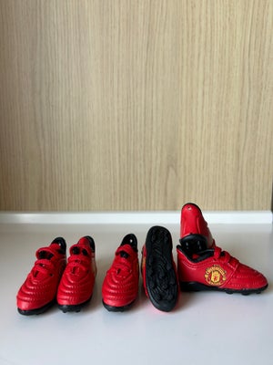 Manchester United mini fodboldstøvler, 3 fine sæt mini fodboldstøvler i rød med Manchester United lo