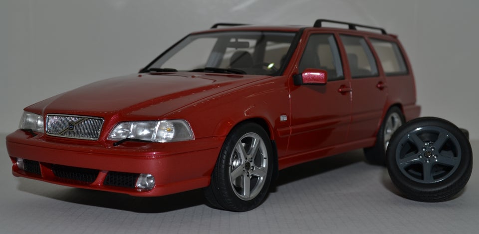 Modelbil, DNA Volvo V70R, skala 1:18