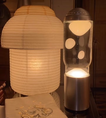 Lavalampe, I-Total, Cool lavalampe inspireret af de ikoniske lavalamper fra 1960´erne. Lavaen bevæge