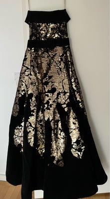 Gallakjole, Fouad Sarkis Couture, str. S,  Sort/Guld, Sælger denne flotte kjole, som er brugt en gan