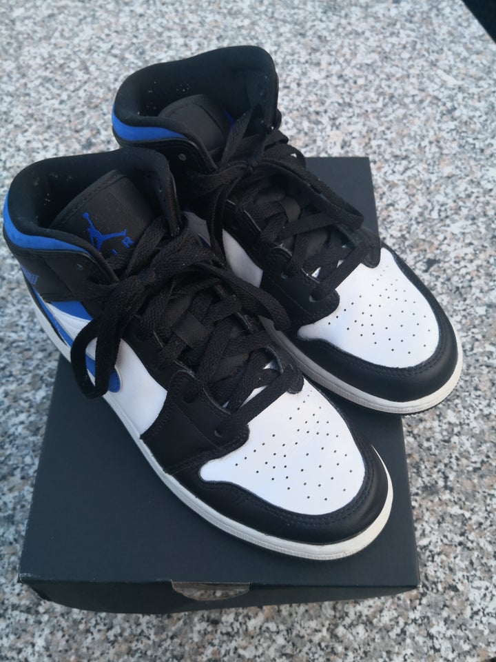 Sneakers, str. 38,5, Nike

Air Jordan 1 Mid "White Black