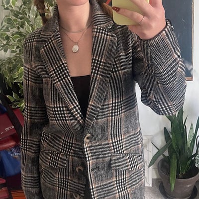 Blazer, str. 38, Ved ikke,  Ternet, sort og brun,  Ved ikke,  Ubrugt, Blazer frakke som kan knappes 