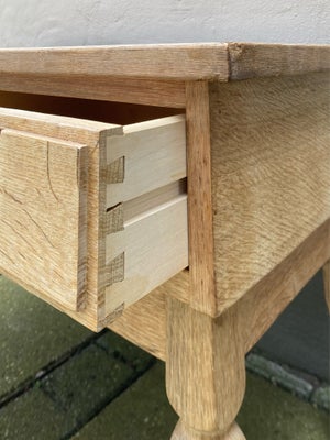 Skænk, egetræ, b: 85 d: 40 h: 45, Kvalitets møbel. Skænk / entremøbel / bord i egetræ med håndlavede