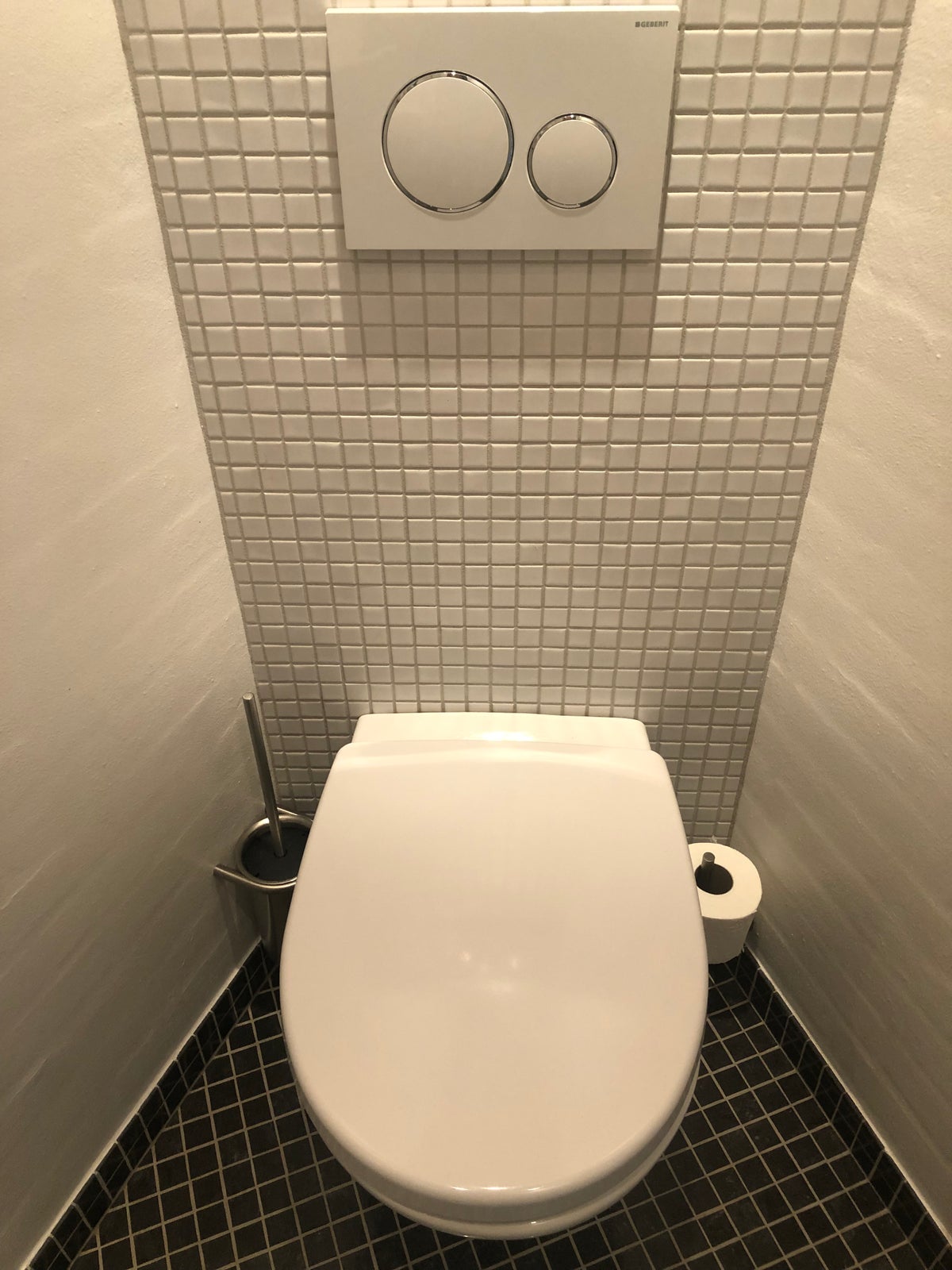 Toilet, Laufen Jika, væghængt