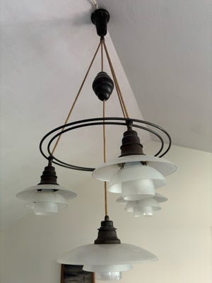 Ampel, PH, Fin PH lampe fra 1935. Mål fra top til bund 110 cm, diam 60 cm