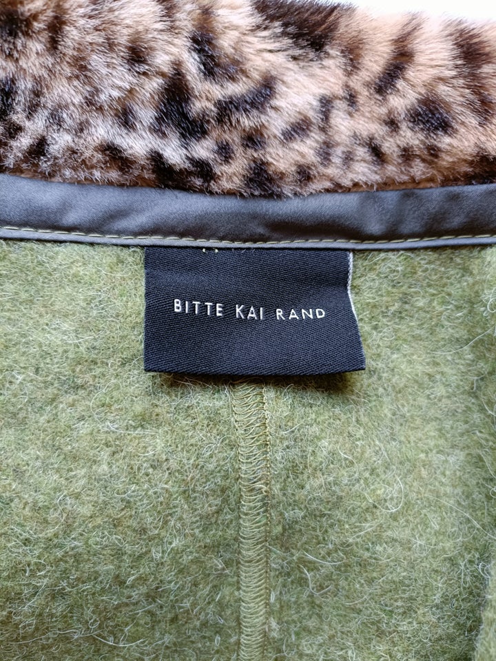 Vest, Bitte Kai Rand, str. 36