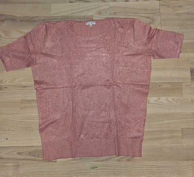 T-shirt, Marie Lund, str. 44, Sart rosa, 70% viskose og 30% polyamid, Ubrugt, Ny og ubrugt 

Sart ro