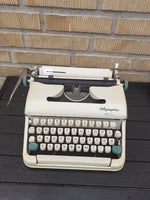 Gammel skrivemaskine 
Fra 1950 erne
mærke olympia