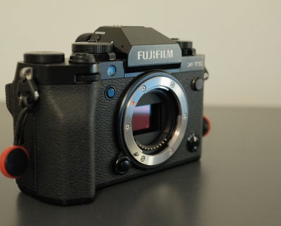 Fuji, X-T5, Perfekt, Sælger dette fantastiske kamera, for at gøre plads til et x100vi.

Det er i per