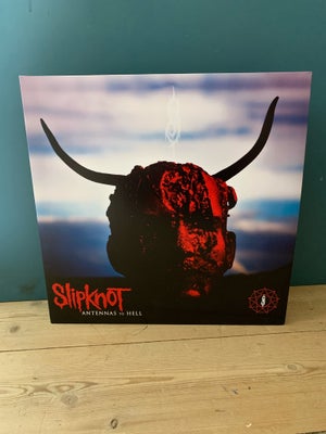LP, Slipknot, Antennas To Hell, Metal, Cover/vinyl
Vg+/nm/nm
Eu sort vinyl
Med ois