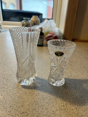 Vase, Vase, Bohemia, 2 små glasvaser i tjekkisk krystal sælges fra dødsbo