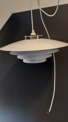 Pendel, Svensk design retro lampe 

Rigtig god stand,  kun lille fabriksfejl 
( se sidste billede)

