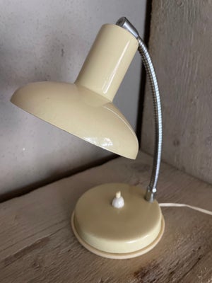 Lampe, Fin lille italiensk vintage bordlampe. Flødefarvet metal. Justerbar skærm og trykknap. Funkti