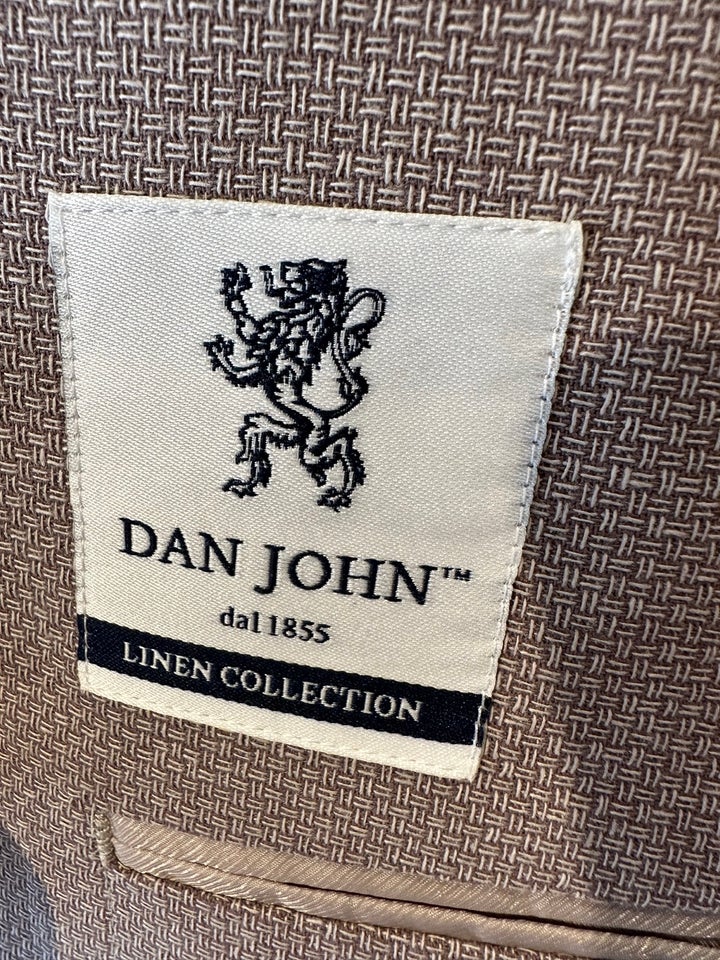 Habit jakke, Dan John Milano, str. XL