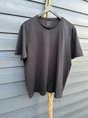 T-shirt, Livergy, str. 44, Sort, Næsten som ny, Klassisk sort t-shirt, str. XL, med rund halsudskæri