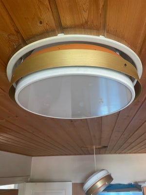 Plafond, Vildt fede retro lamper fra 70’erne vil jeg tro. De sad i vores køkken der var lavet i 70’e
