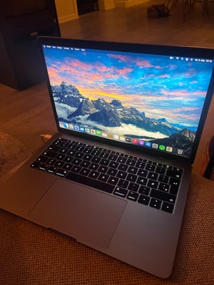 MacBook Pro, Perfekt, fungere ubeklageligt. sælger grundet jeg ikke får den brugt

MacBook Pro (13-i