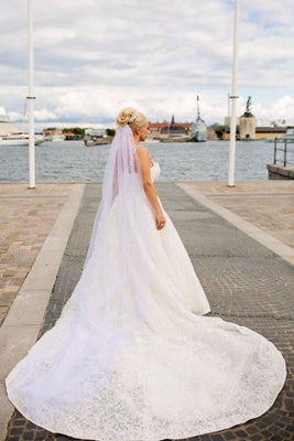  Brudekjole med slæb fra Karim Design