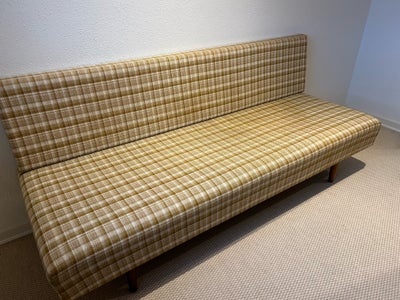 Daybed, Velholdt retro daybed 
70 x 187
Karrygul
Har stået i røg- og dyrefrit hjem og har ingen plet