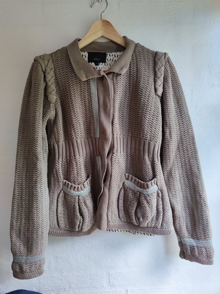 Cardigan, Minus, str. 40