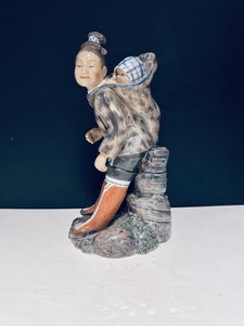 Dahl Jensen figur, Grønlandsk kvinde med barn nr. 1227