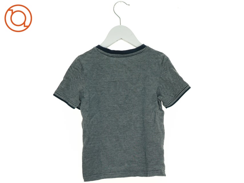 T-Shirt fra C & A (str. 122 cm)