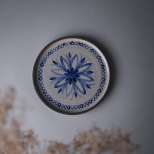 Keramik platte med blå blomst, platter, vintage platte, vægdekoration
