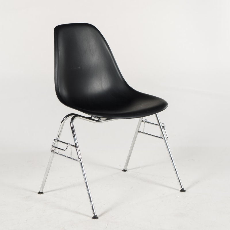 Vitra Eames Plastic Side Chair konferencestol