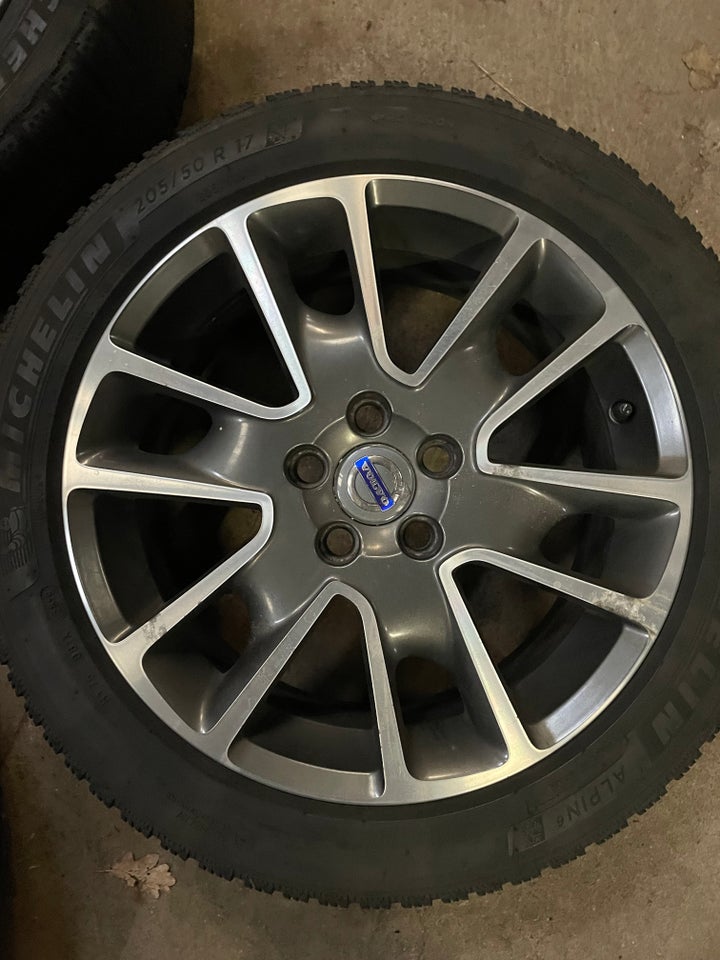 17” orignale Volvo V40 fælge med Michelin vinter...