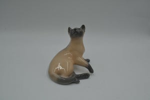 Royal Copenhagen porcelænsfigur, Siameser kat. Nr. 2862. Måler højde 10 cm.